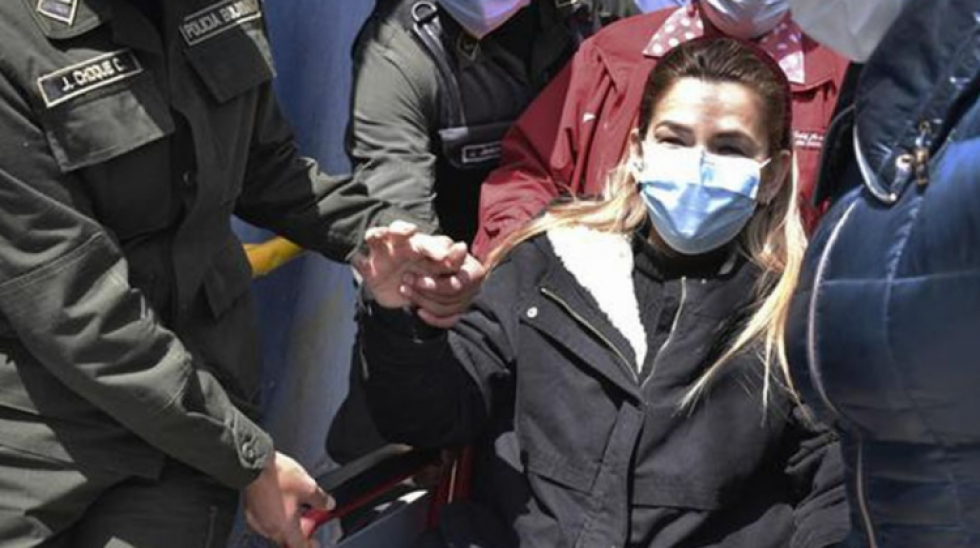 Sancionan a Añez con tres días sin visitas en la cárcel por no asistir a una audiencia