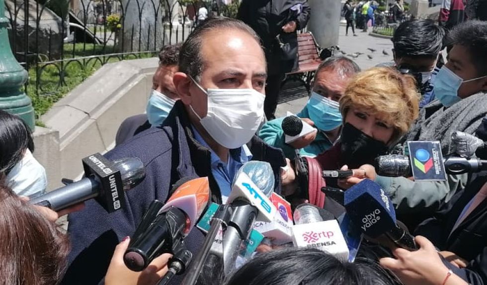 Dockweiler niega que quiera desestabilizar a Arias: ‘Nadie está detrás de su silla’