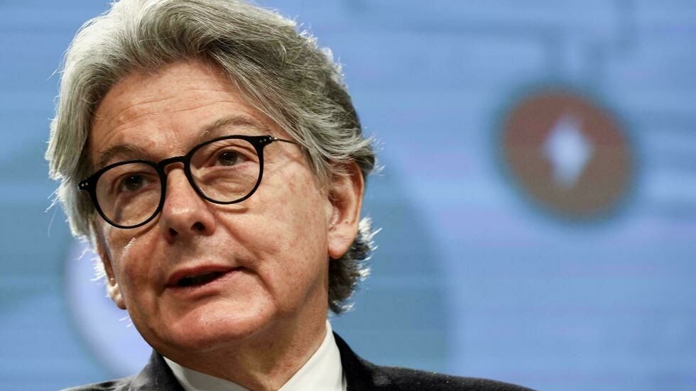 La UE propone un cargador universal, ante la firme oposición de Apple