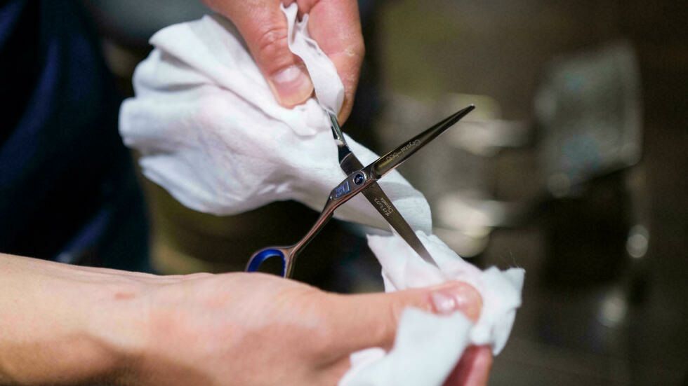 Multan en India a una peluquería con 271.000 dólares por un corte mal hecho