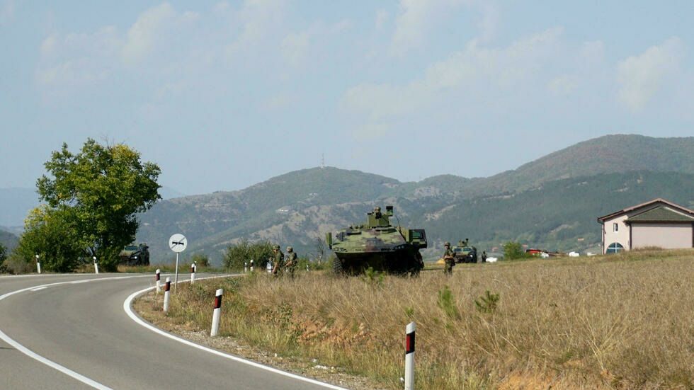 Se acentúa la tensión entre Kosovo y Serbia tras el despliegue de blindados serbios