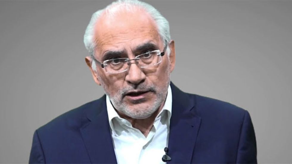 Mesa ve hipocresía en que el gobierno hable de la wiphala cuando sustituyó el escudo por la chakana