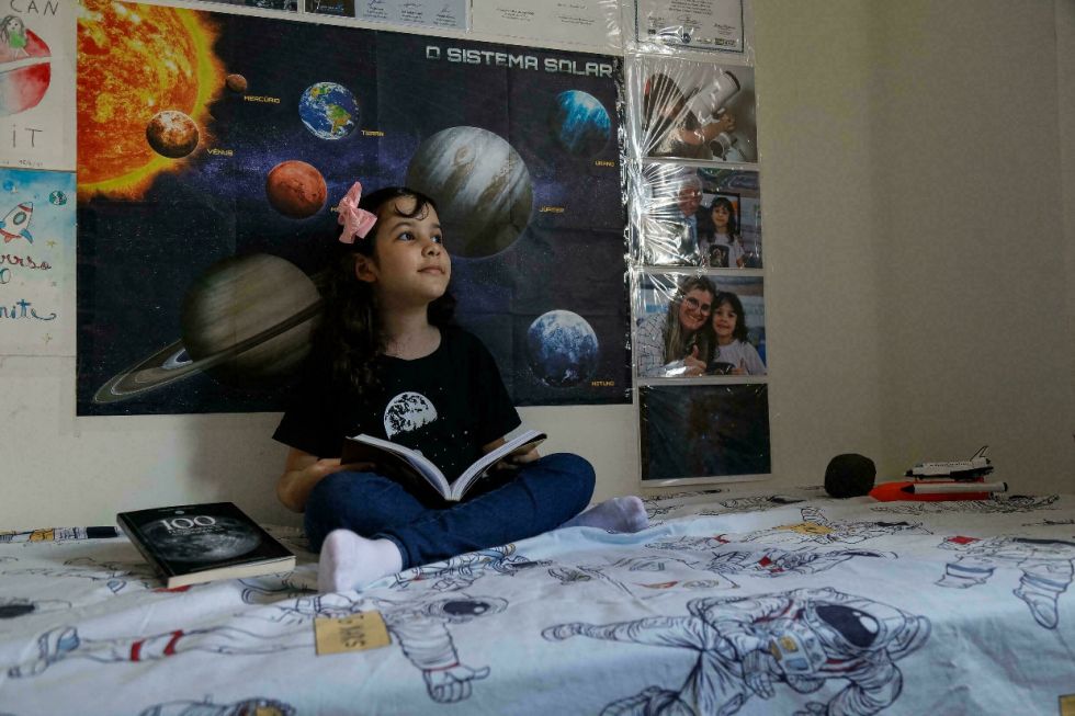 'Nicolinha' tiene ocho años y es cazadora de asteroides