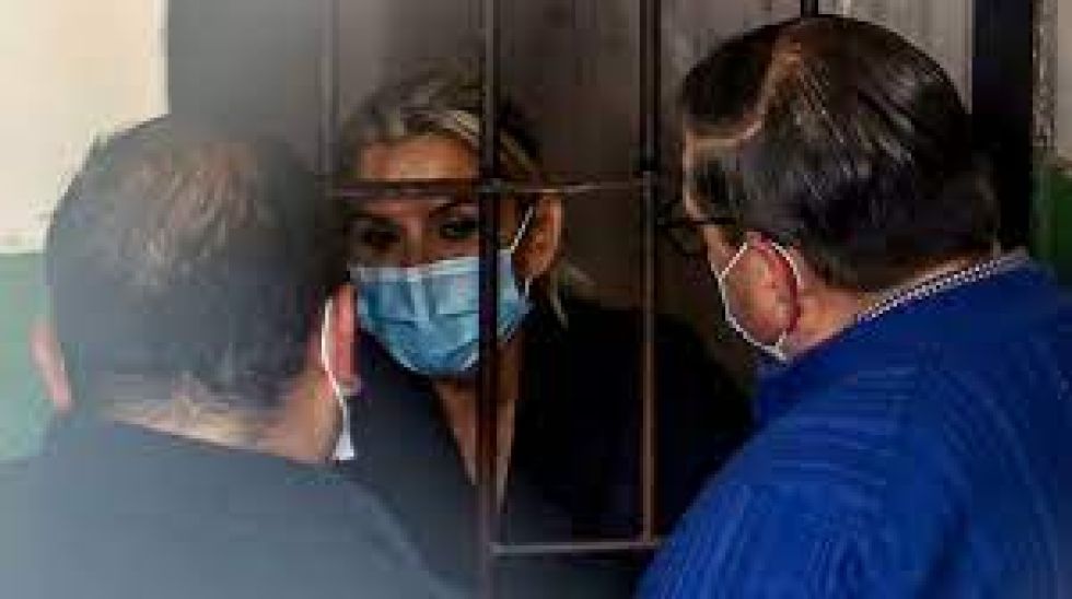 Gobierno afirma que Áñez está vinculada a 75 casos de corrupción y analiza abrir el caso golpe de Estado III
