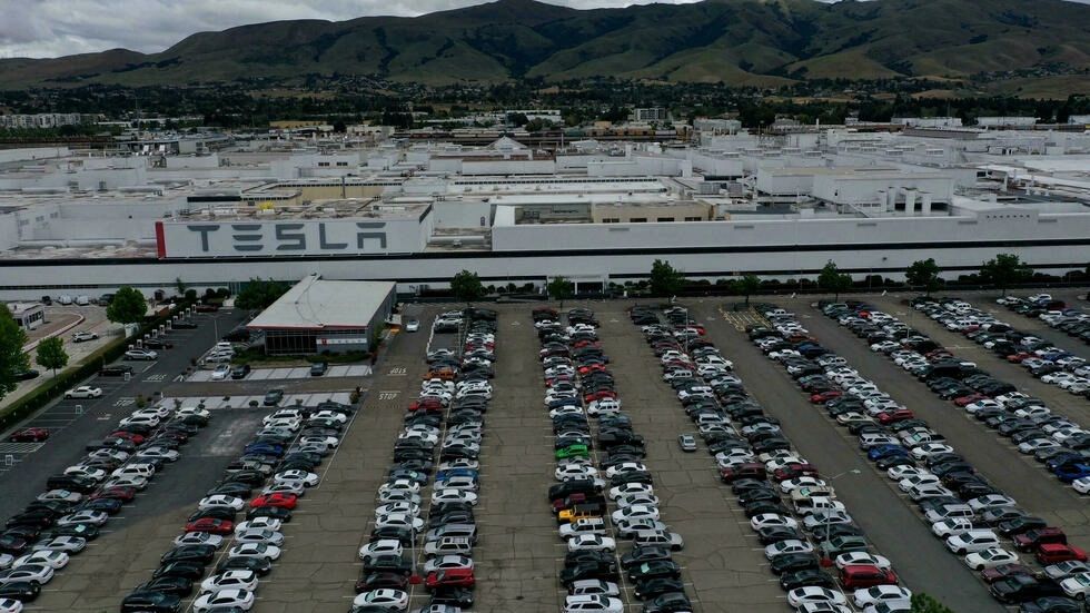 Tesla, condenada a pagar 137 millones de dólares a un exempleado víctima de racismo