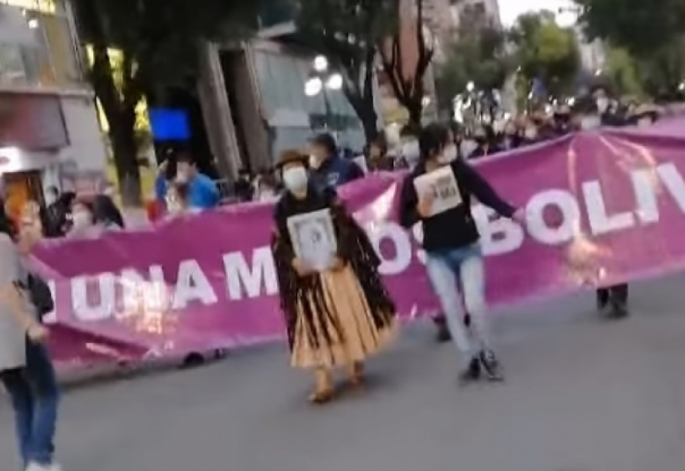 La Paz: "Mis nietos preguntan por su mamá", familiares y amigos en una marcha piden justicia para María Fernanda