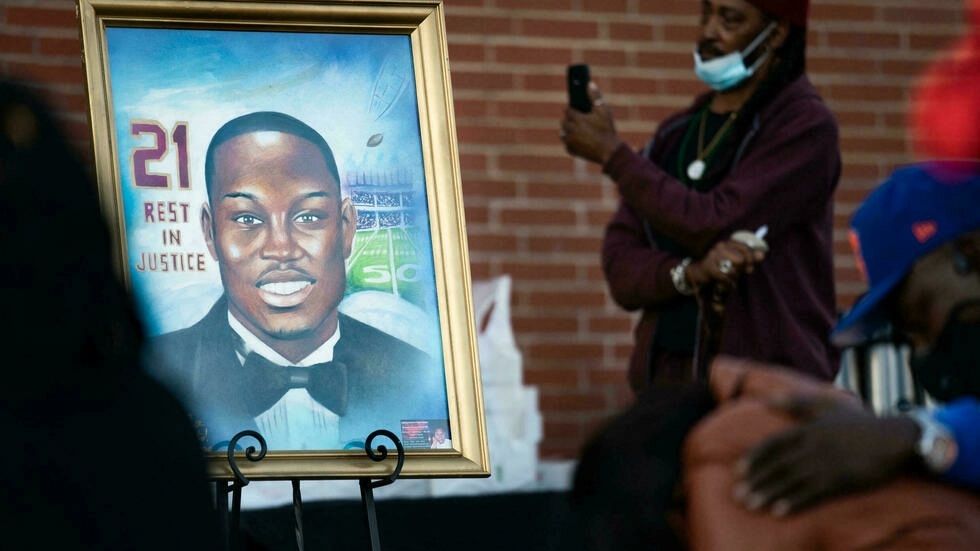 Tres estadounidenses blancos van a juicio por la muerte de un corredor afrodescendiente 