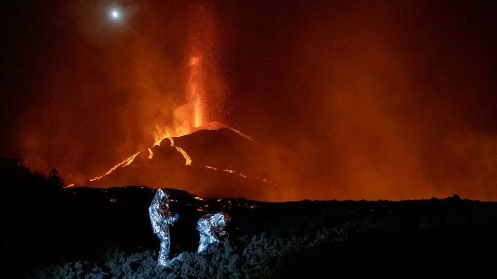 La erupción del volcán de La Palma cumple un mes sin final a la vista