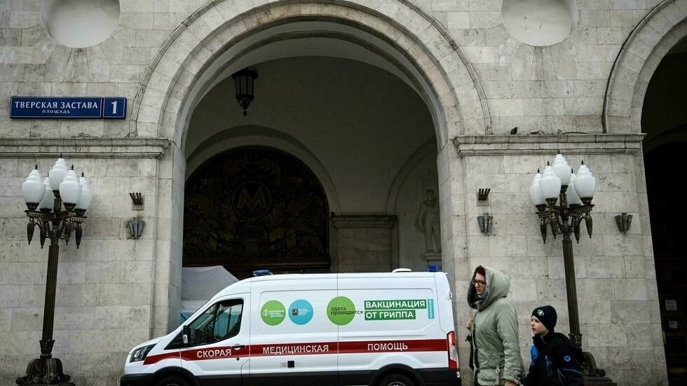 Moscú ordena el cierre de servicios no esenciales en otro día récord de muertos de covid