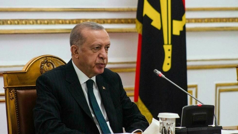 Erdogan amenaza con expulsar a diez embajadores tras el pedido para liberar a un opositor turco