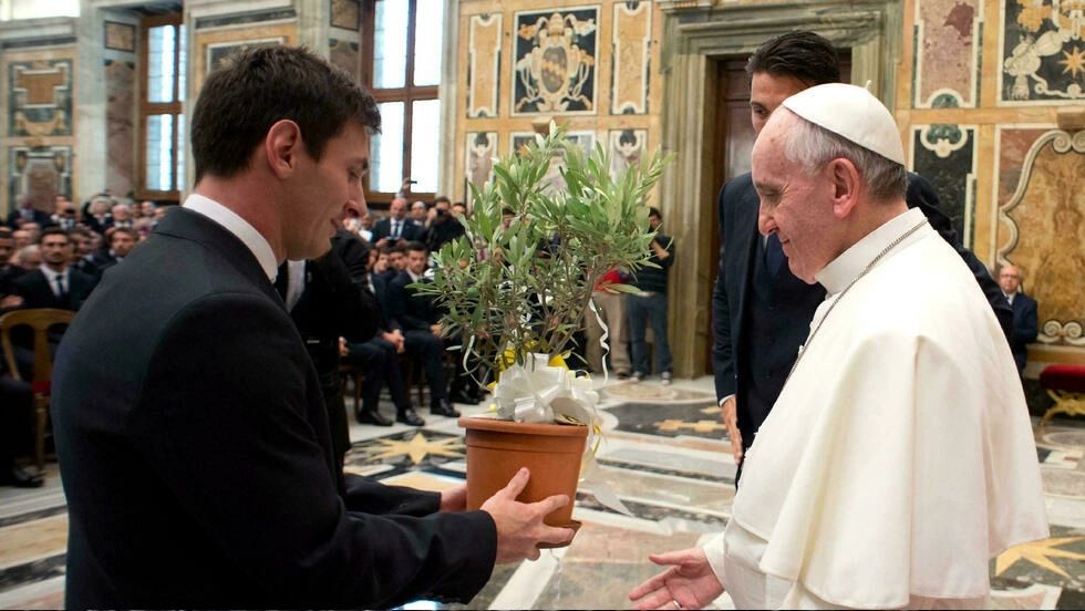 El papa a Messi: "Gracias (porque) no se te subieron los humos a la cabeza"