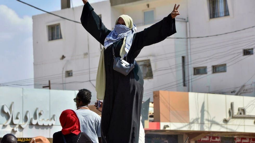 Ejército de Sudán sigue fuerte pese a grandes protestas progobierno civil