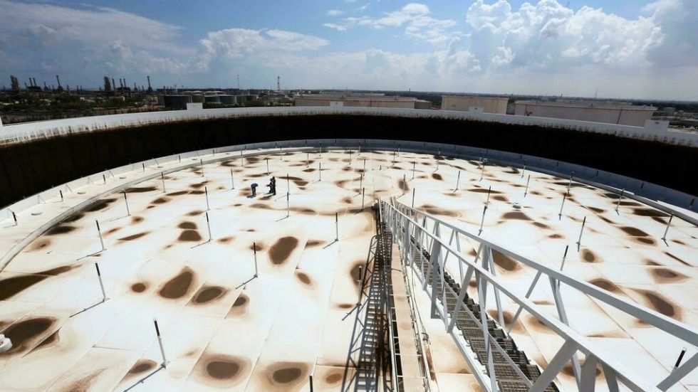 Enfrentamientos dañan la principal refinería de Libia