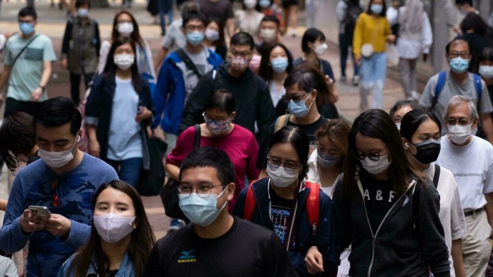 Hong Kong se aísla en la estrategia "cero covid" mientras la competencia reabre