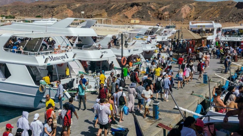 Turistas rusos regresan a la costa egipcia del Mar Rojo