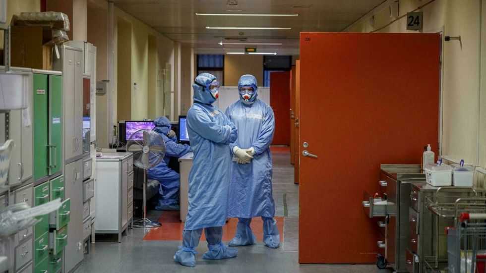 El Kremlin, preocupado por la sobrecarga de los médicos en Rusia durante una semana no laboral