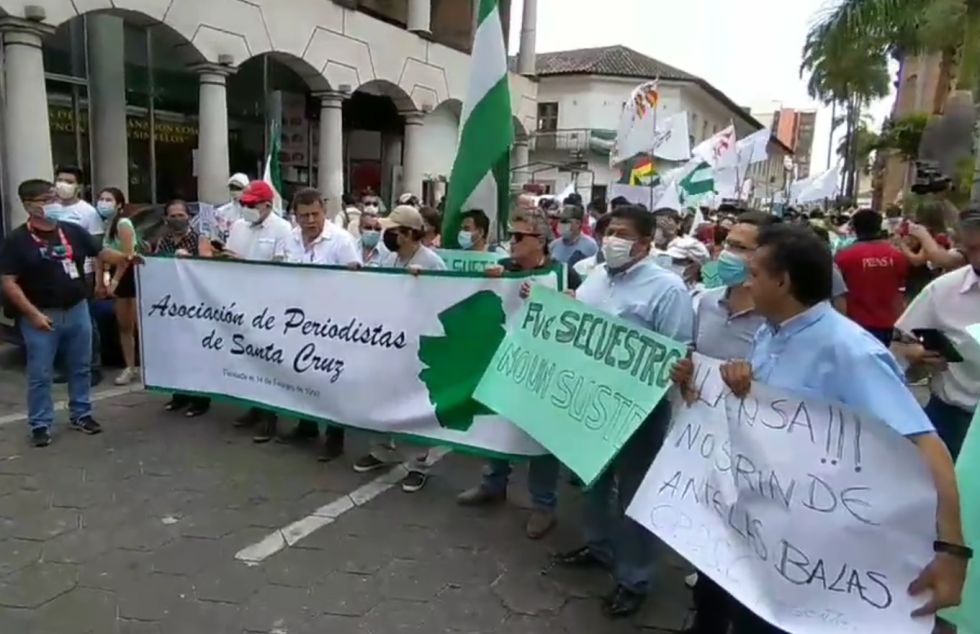 Periodistas en Santa Cruz marchan en demanda de celeridad en investigación por el caso Las Londras