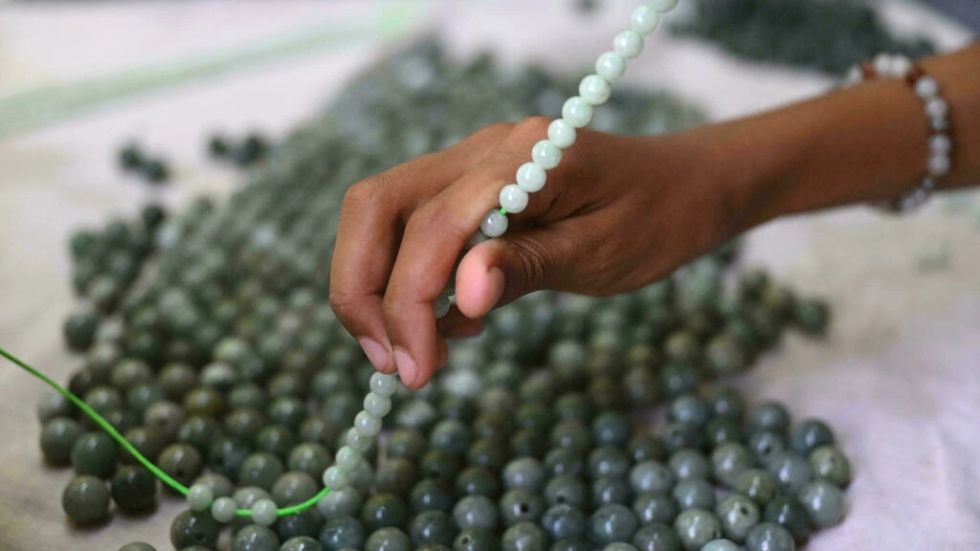 Comerciantes de jade en Birmania atrapados entre la junta y los rebeldes