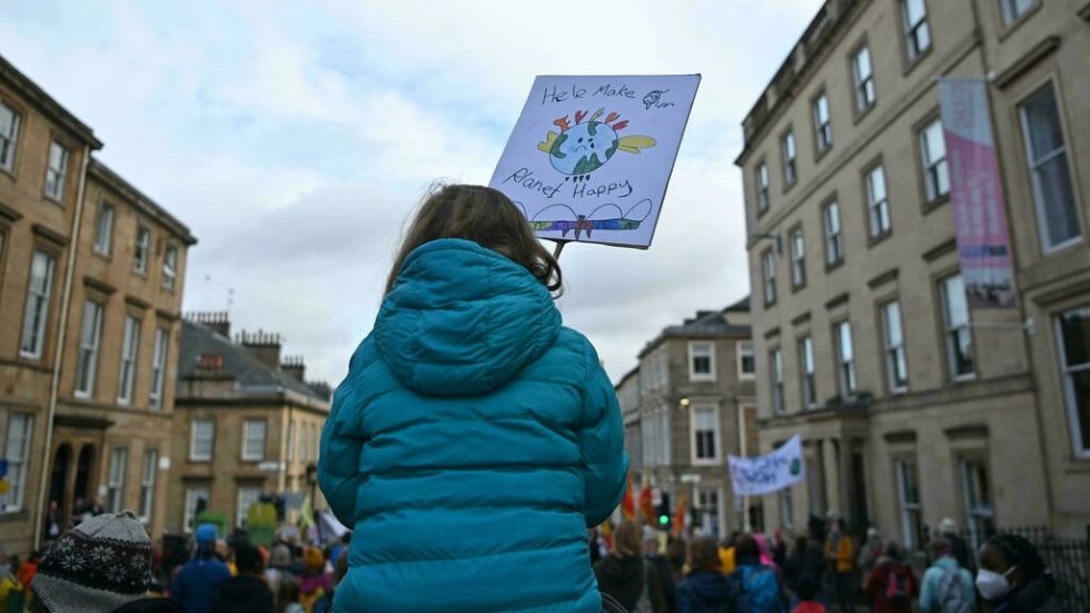 Jóvenes youtuberas hablan del clima de otro modo en la COP26