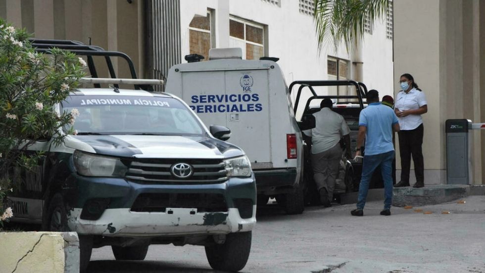 México detiene a dos personas por una balacera en una playa cercana a Cancún