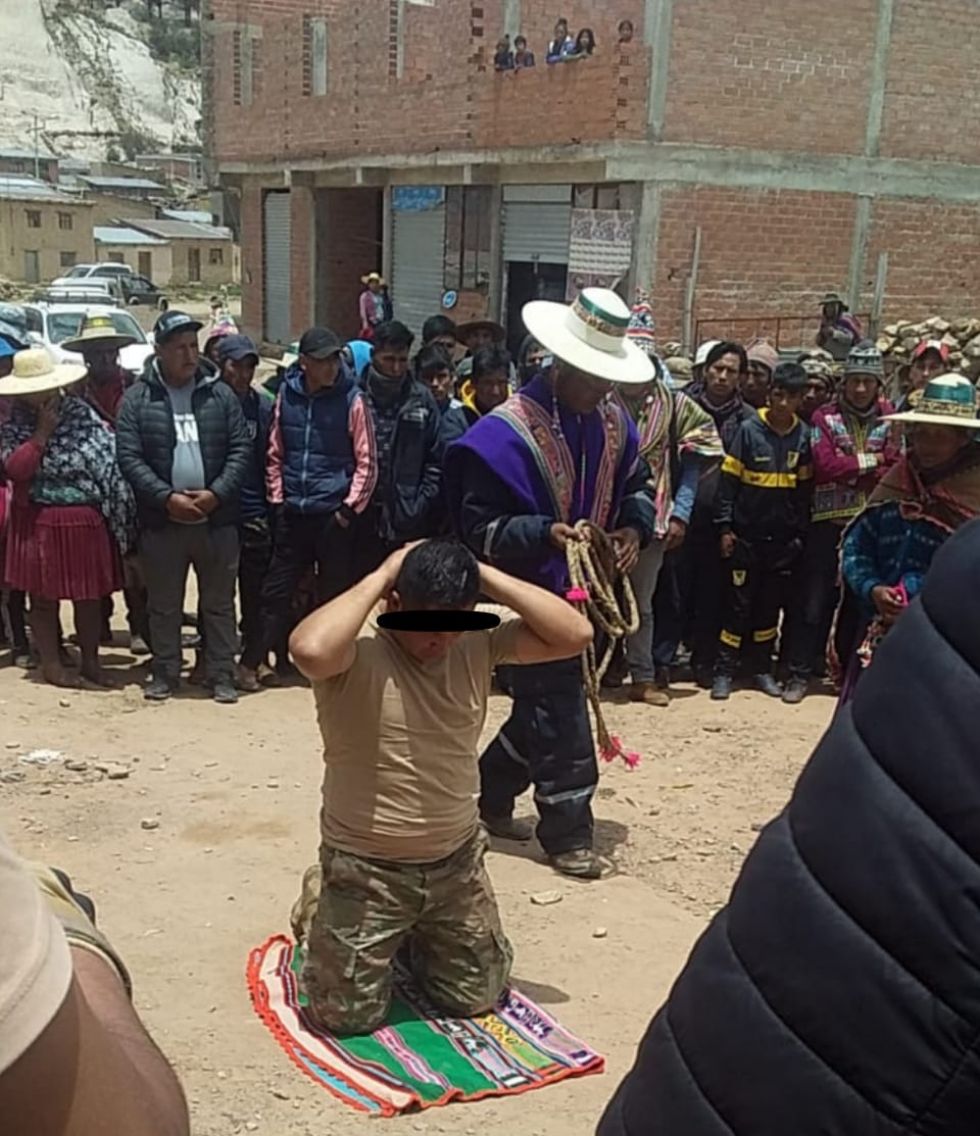 Chicotean a presuntos militares en el norte potosino