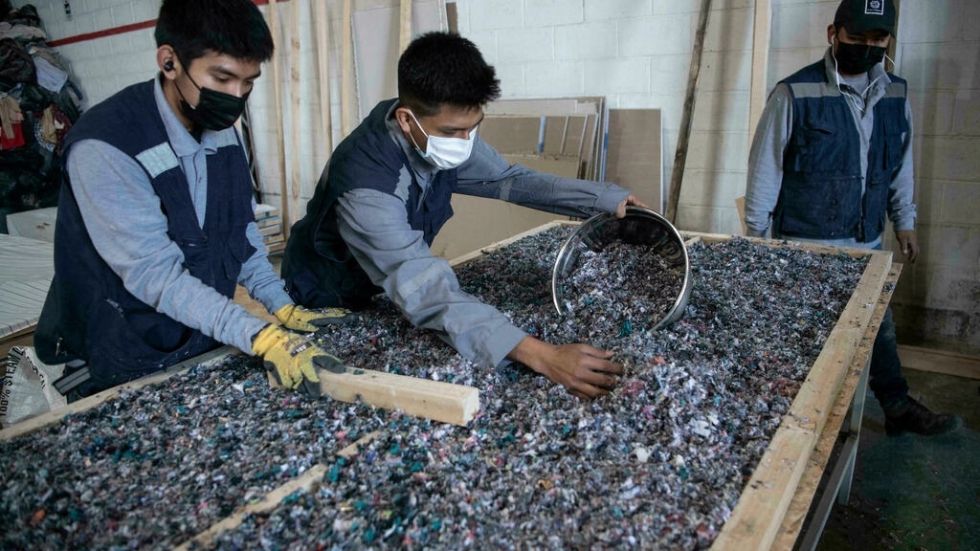 Soluciones "Made in Chile" para toneladas de ropa usada