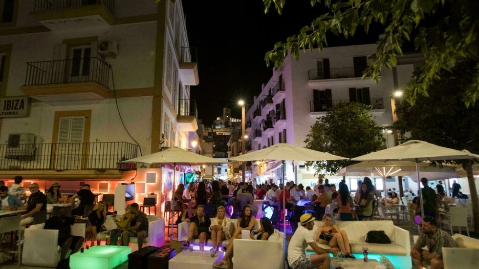 Bares y discotecas de España, preocupados por la escasez de algunas bebidas alcohólicas