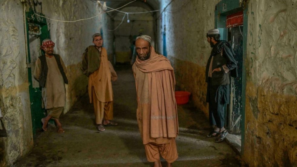 Presos esperan justicia mientras los talibanes construyen su sistema legal