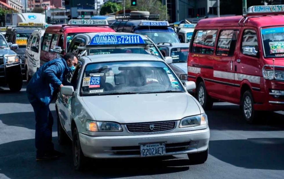 La Paz proyecta usar tecnología para controlar tarifas de taxis
