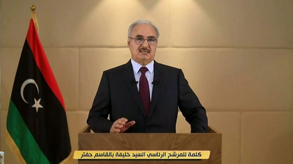 El hombre fuerte del este de Libia, Jalifa Haftar, anuncia su candidatura a presidente