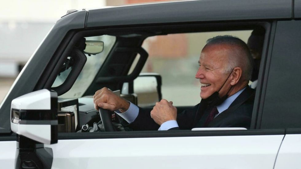 El proteccionismo de Biden con los automóviles irrita a México y Canadá