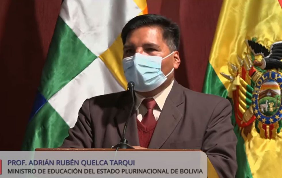 Tras anunciar su renuncia, Adrián Quelca sigue ejerciendo como ministro de Educación