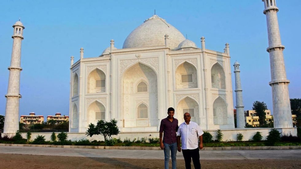 Un indio construye copia del Taj Mahal en señal de amor a su esposa