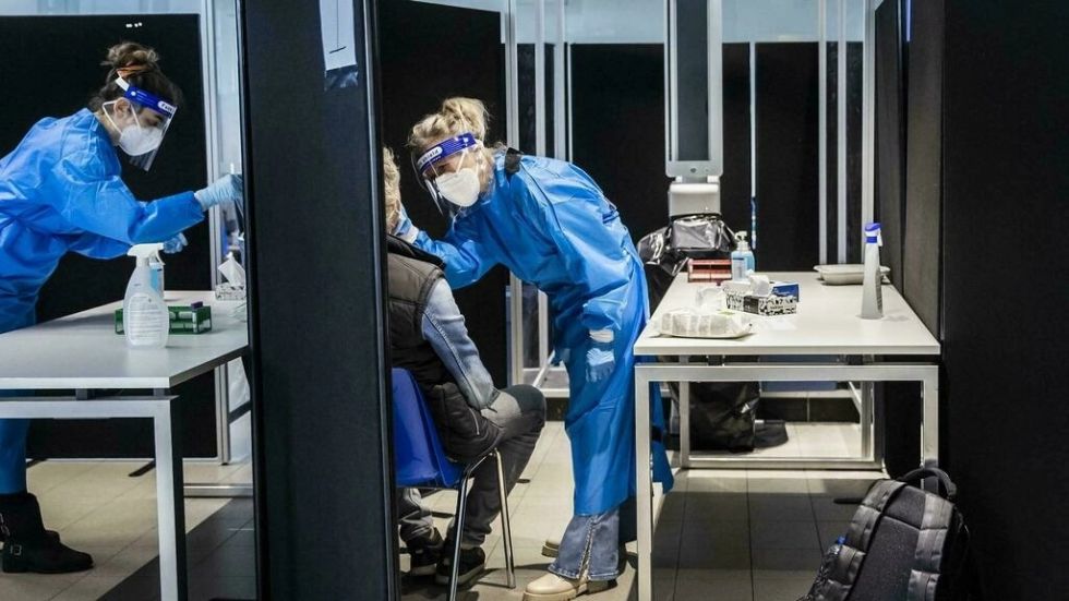 La variante ómicron estaba presente en Holanda desde el 19 de noviembre, según la autoridad sanitaria