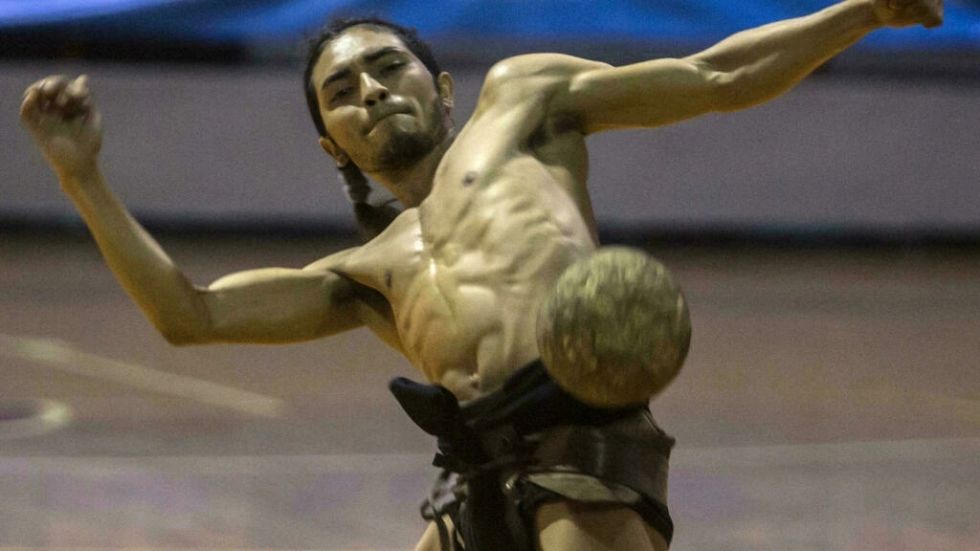 Mayas luchan por reconstruir el ritual ancestral del juego de pelota
