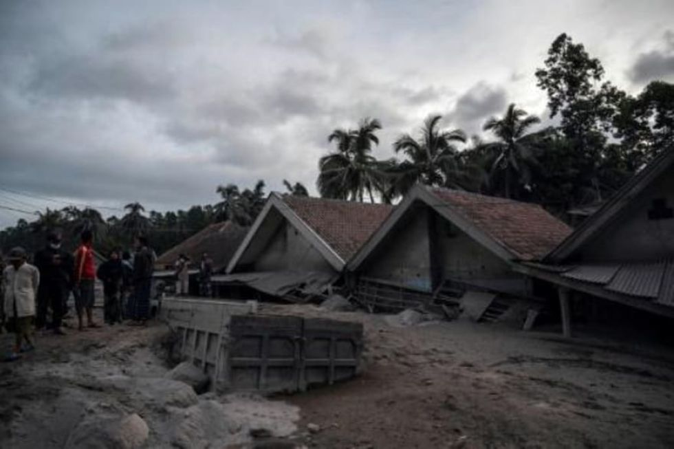La erupción de un volcán en Indonesia causa 14 muertos