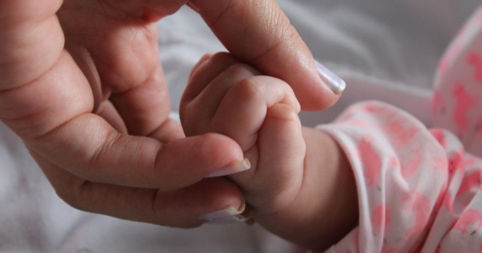 Coronavirus: Informan sobre síntomas de alerta en bebés 