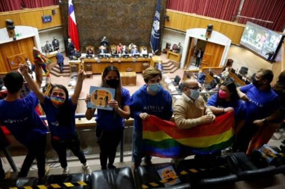 Chile da un nuevo paso contra la discriminación y aprueba matrimonio igualitario