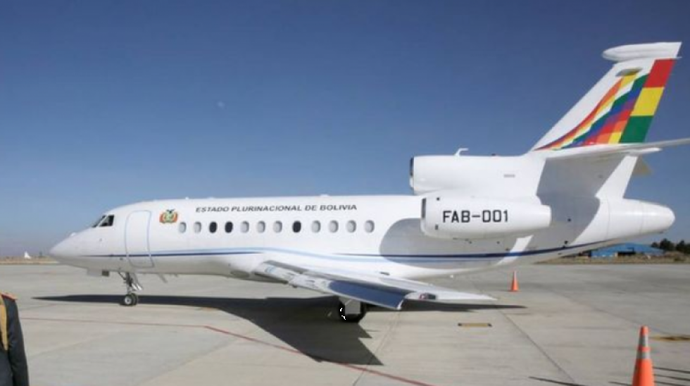 Gobierno afirma que presupuesto para el avión presidencial se redujo, diputado lo refuta