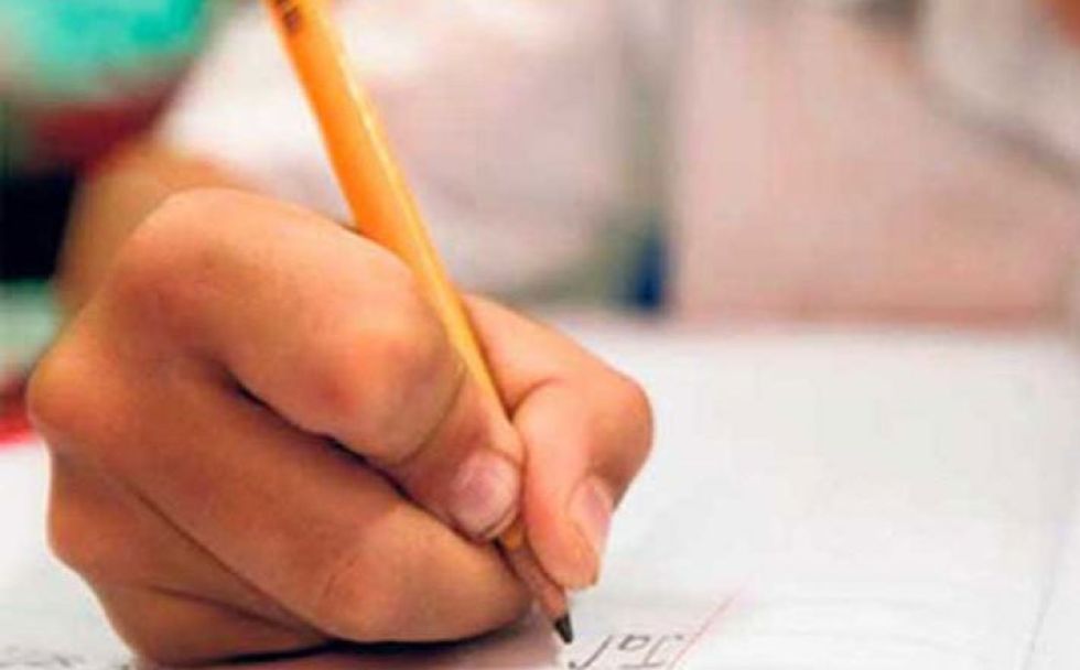 Reportan que suspendieron y procesan a profesor acusado de maltrato psicológico y reprobación masiva