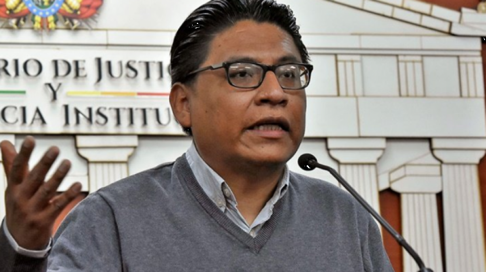Ministro Lima "reflexiona" a líderes políticos para que lean el expediente de Pumari y evitar hacer papelones