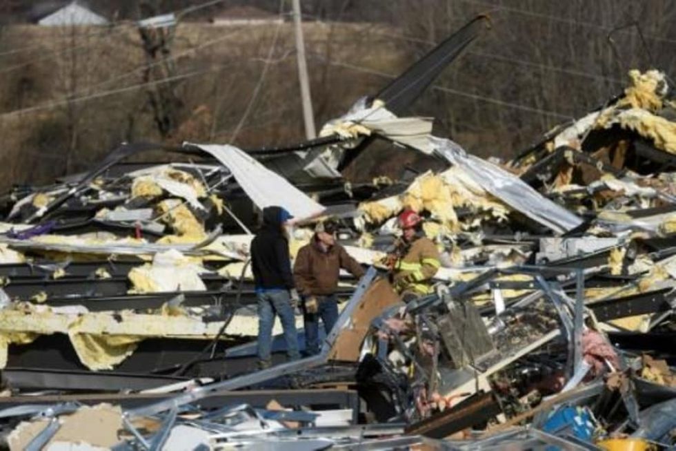 Reportan que hay al menos 83 muertos en devastadores tornados en Estados Unidos