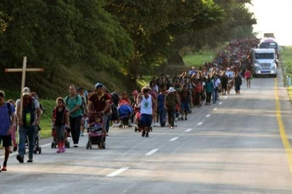 Un saldo de 17 heridos deja un choque entre migrantes y agentes de México