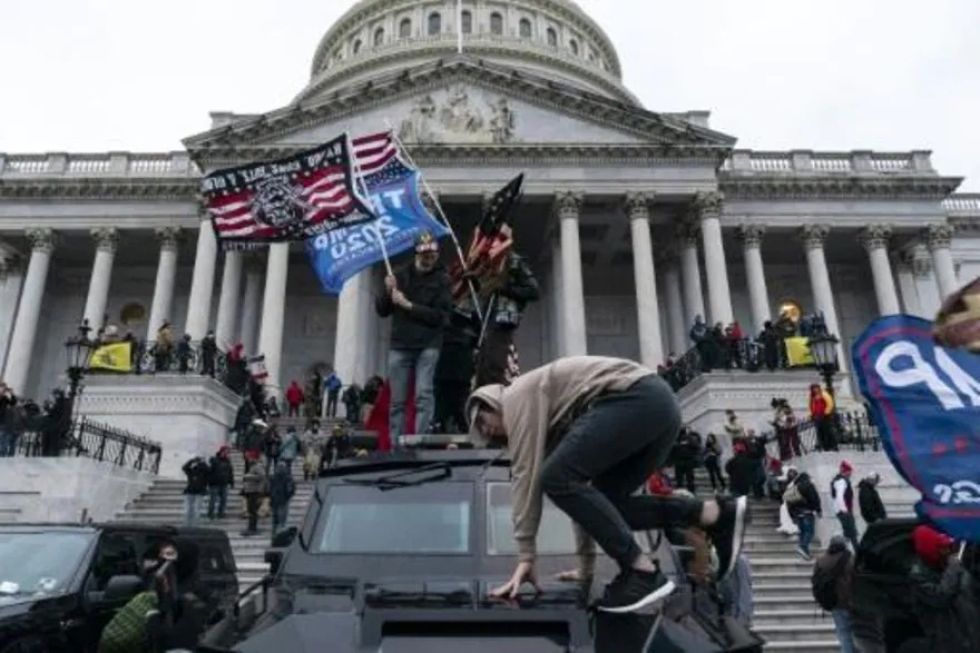 Washington DC demanda a grupos de extrema derecha por el asalto al Capitolio