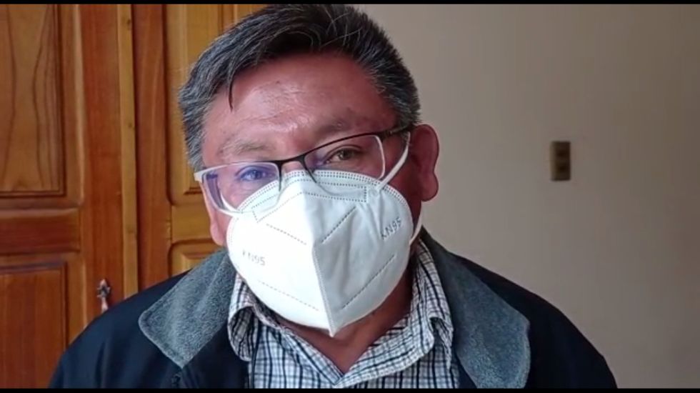 Amenazan con dar de baja a policía hijo del líder de Comcipo si no revela dónde está su papá, según familiar