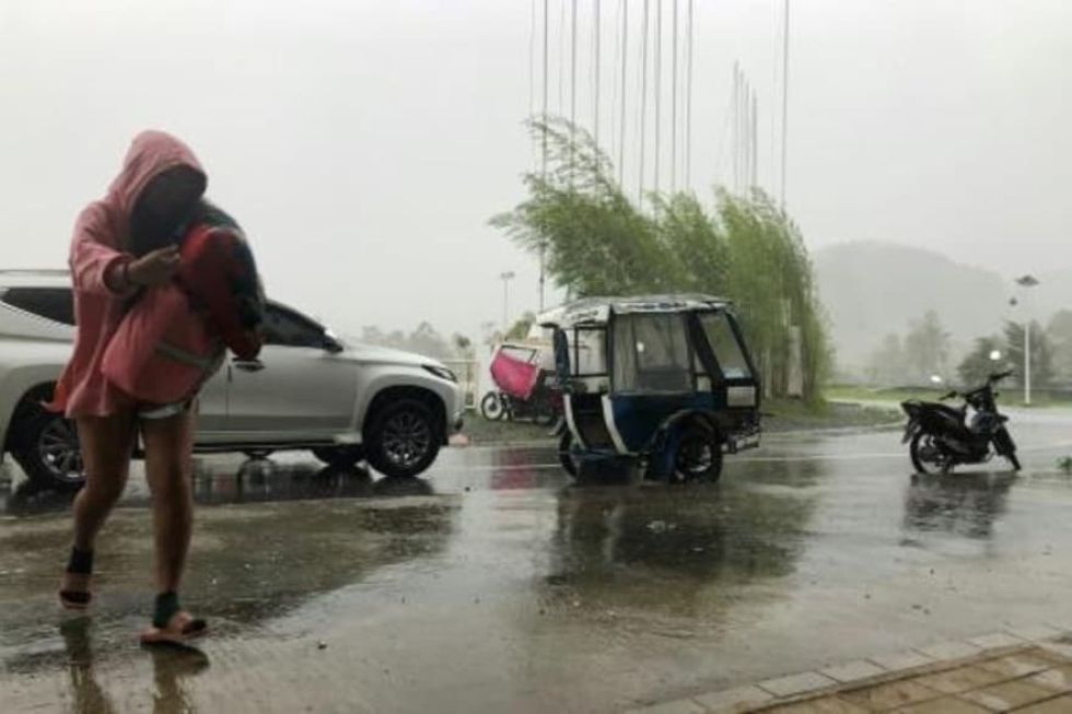 Decenas de miles huyen del supertifón Rai en Filipinas