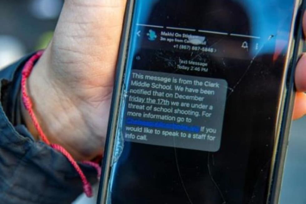 El FBI investiga amenaza de ataque a escuelas publicada en TikTok