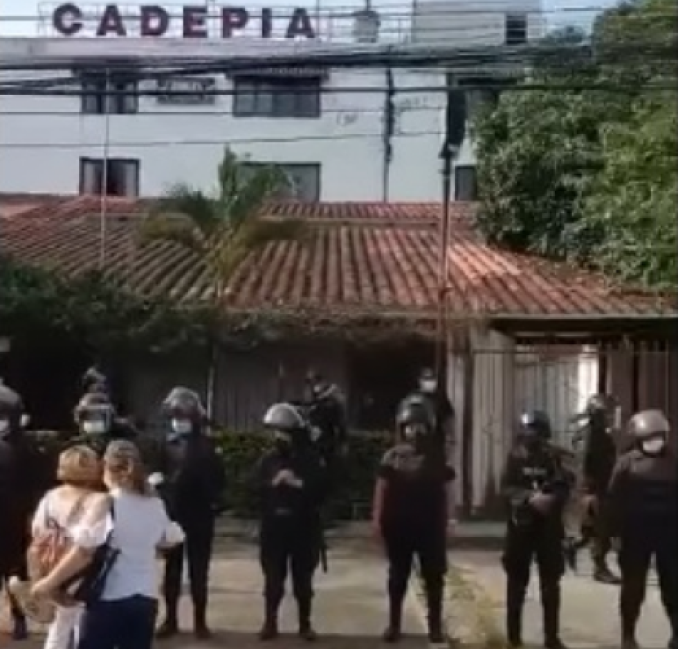 Diputada tilda de "niñero" al ministro de Gobierno por desplegar seguridad para Evo Morales