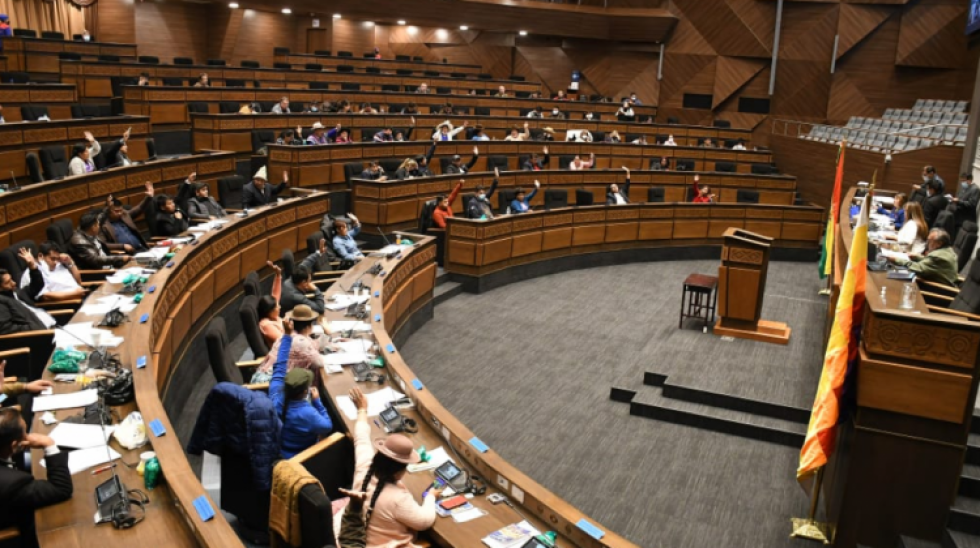 CC acusa al MAS de aprobar una ley parche: "No queremos unas FFAA al estilo de Venezuela"