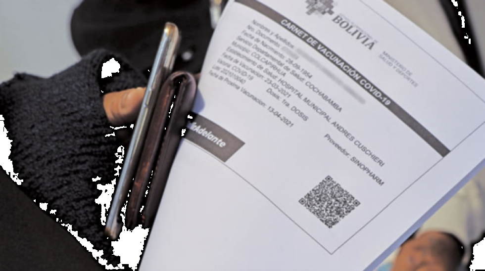 Reportan que el Gobierno alista un reglamento para exigir carnet de vacunación anticovid